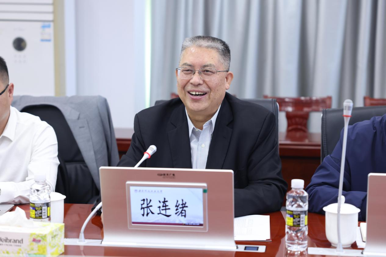 星空网页版登录入口校长张连绪介绍参会人员